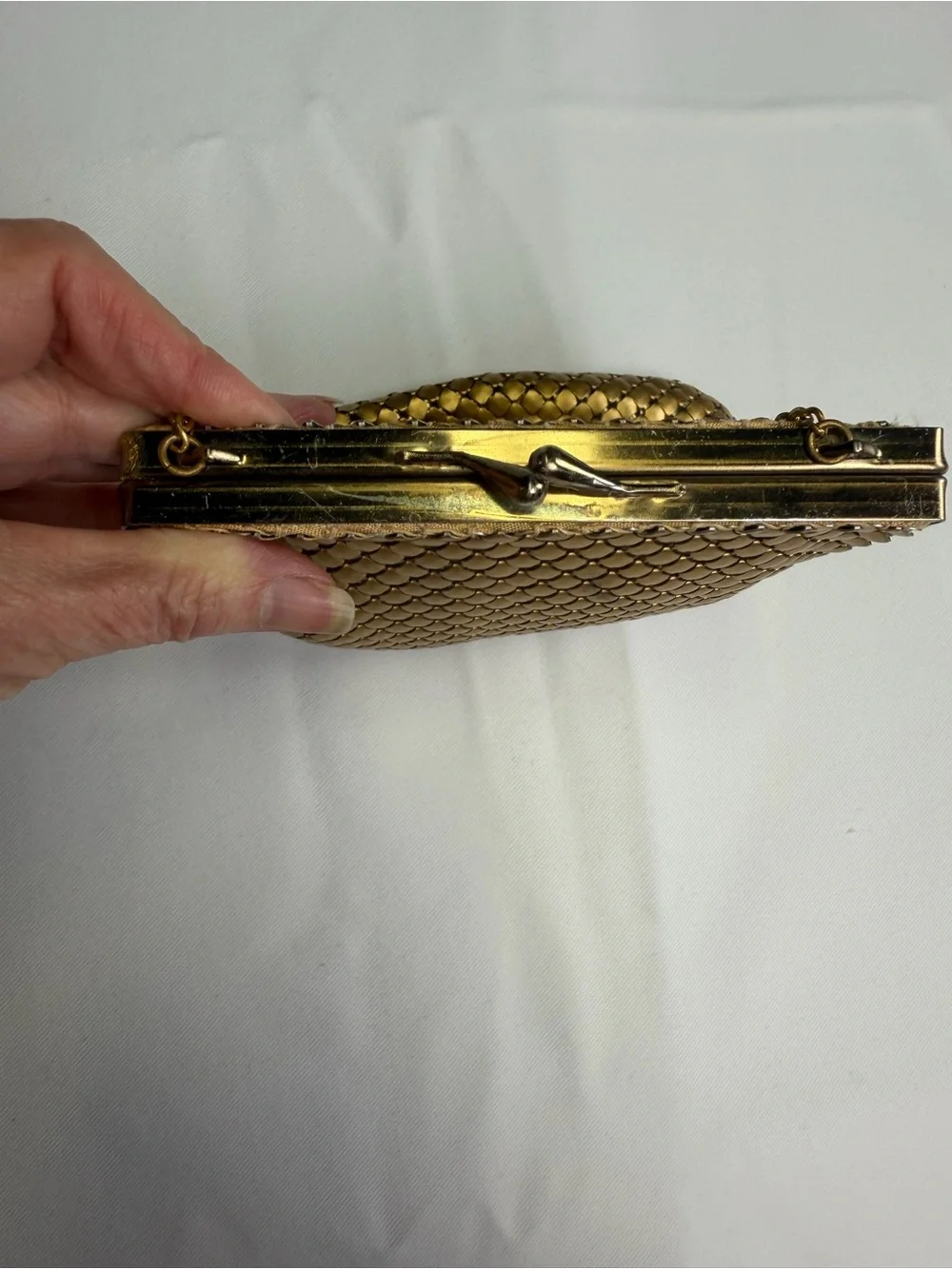 Vintage Beauty - Gold Chainmail Tiny and Elegant Evening Bag - excellent vintage - Picture 5 of 16